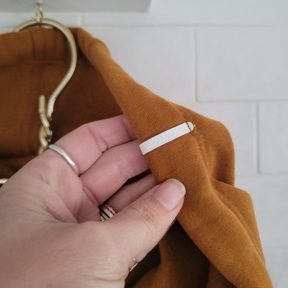 Zyia Camel Cropped Hoodie Drawstring Rust Burnt Orange Brown Logo Sleeve Small - Picture 7 of 10